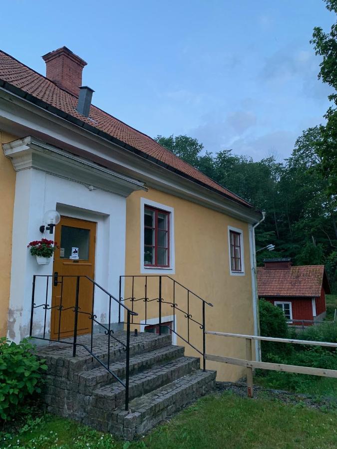 Eds Bruk Basecamp Guest House Edsbruk Exterior photo